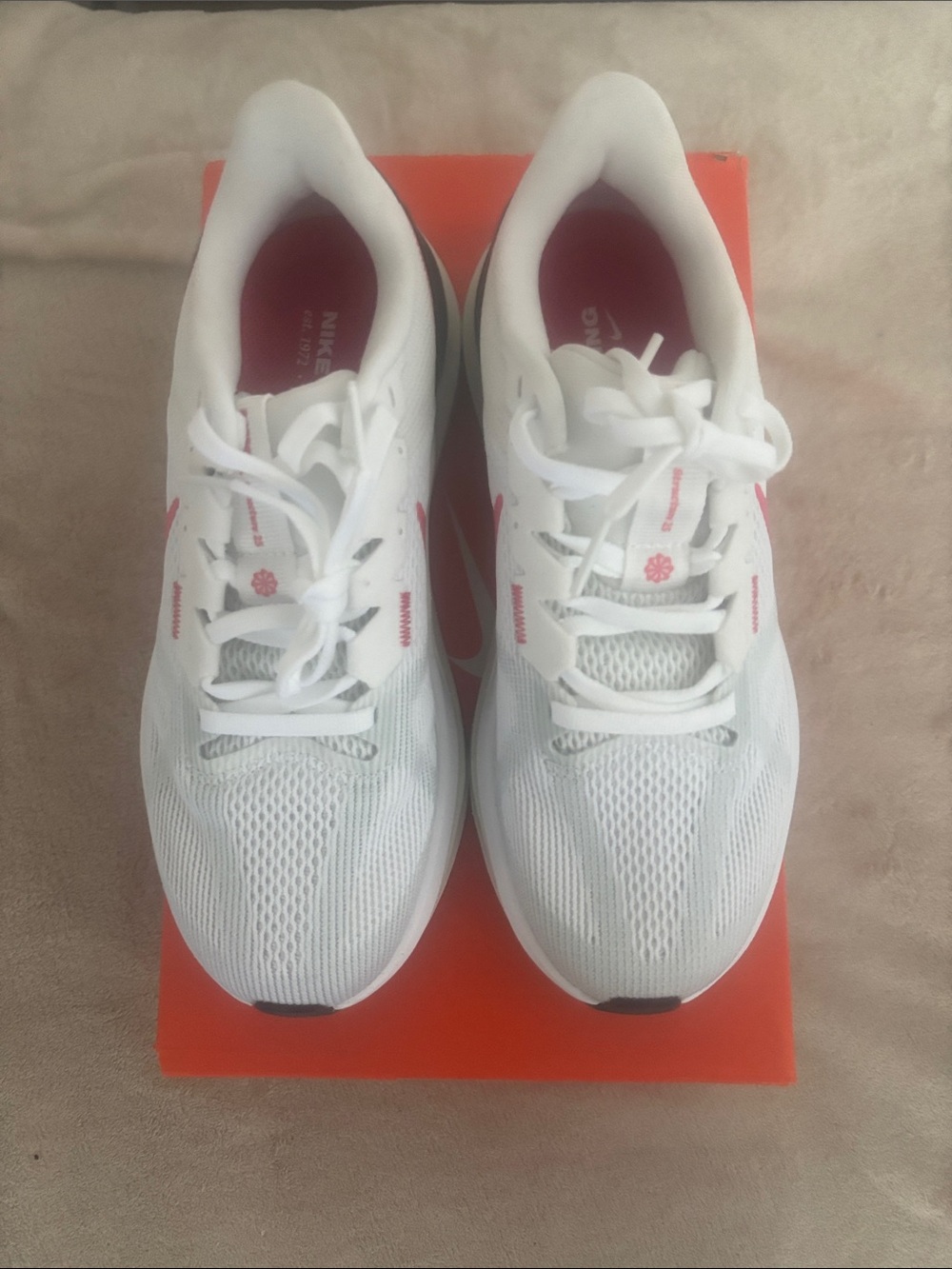 Women’s Nike Structure 25 Running Shoes - Size 7.5